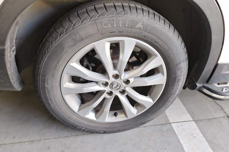 Used Dongfeng Aeolus AX7 2015 2.0L Automatic Zhiyi Trim