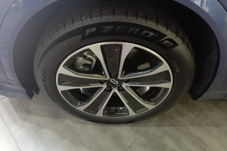 Used Hima AITO M7 2026 Model Range-Extending Ultra All-Wheel Drive 5-Seater Version Left Front Wheel Hub