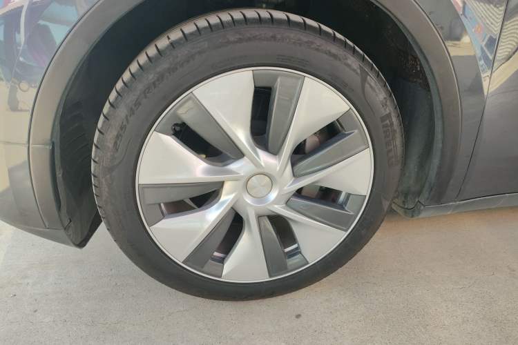 Used Tesla Model Y 2022 Revised Version Rear-Wheel Drive Left Front Wheel Hub