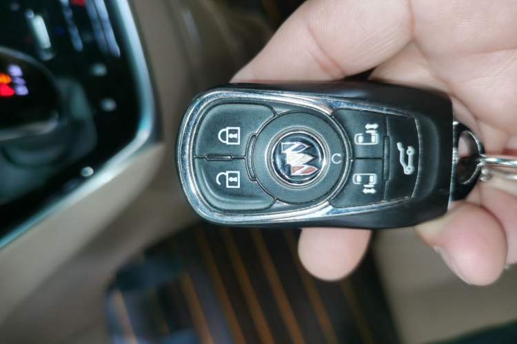 Used Buick GL8 2021 ES Landtrek 653T Luxury Model
