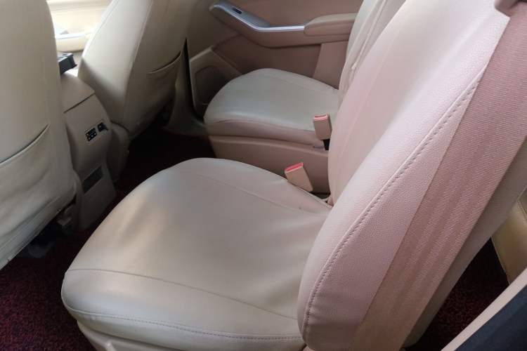 Used Baojun 730 2014 1.5L manual standard trim 7 seats