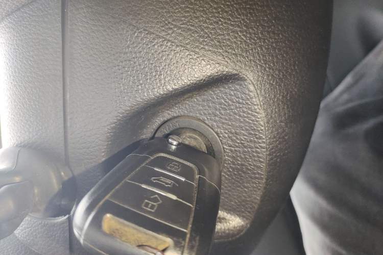 Used SAIC MAXUS Xintu V80 2021 2.0T AMT Classic Aoyuntong Long Wheelbase Mid-Roof 6/7/8/9-Seater