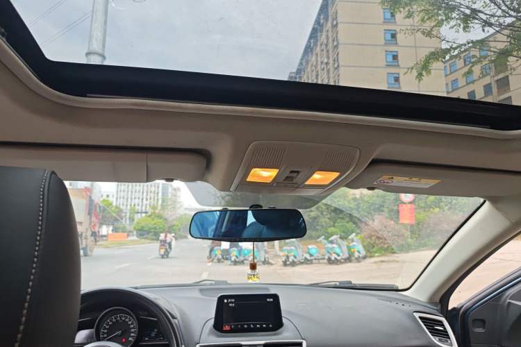 Used Mazda 3 Axela 2019 Cloud-Controlled Sedan 1.5L Automatic Luxury Model China VI Standard Headliner