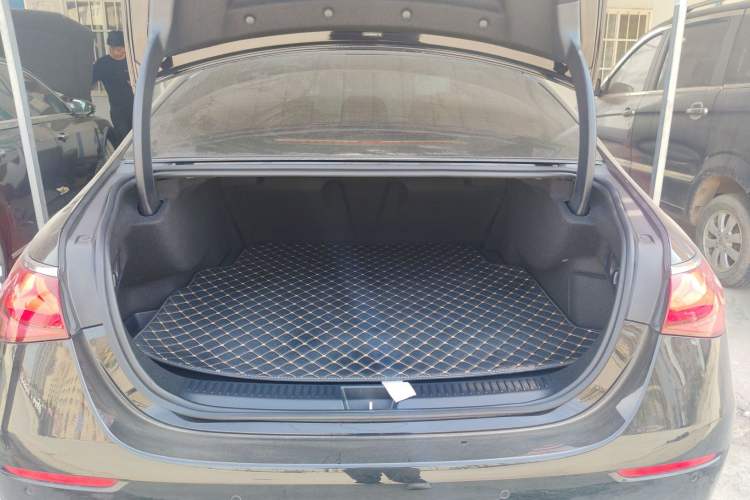 Used Mercedes-Benz E-Class New Energy 2024 E 350 e L Plug-in Hybrid Sedan Trunk