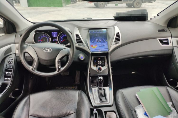 Used Hyundai Elantra (5th Generation / Langdong) 2015 1.6L Automatic Leading Model Center Console