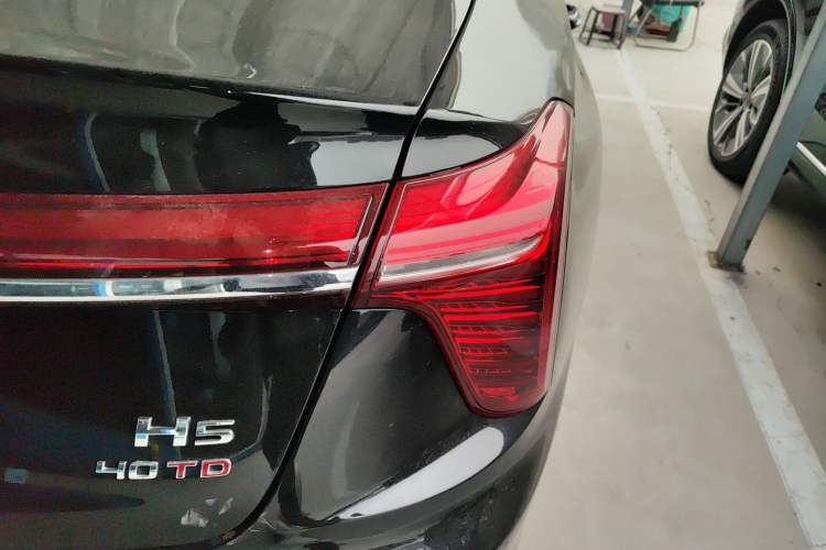 Used Hongqi H5 2025 2.0T Automatic Flag Edition – 500 000 Units Commemorative Version
