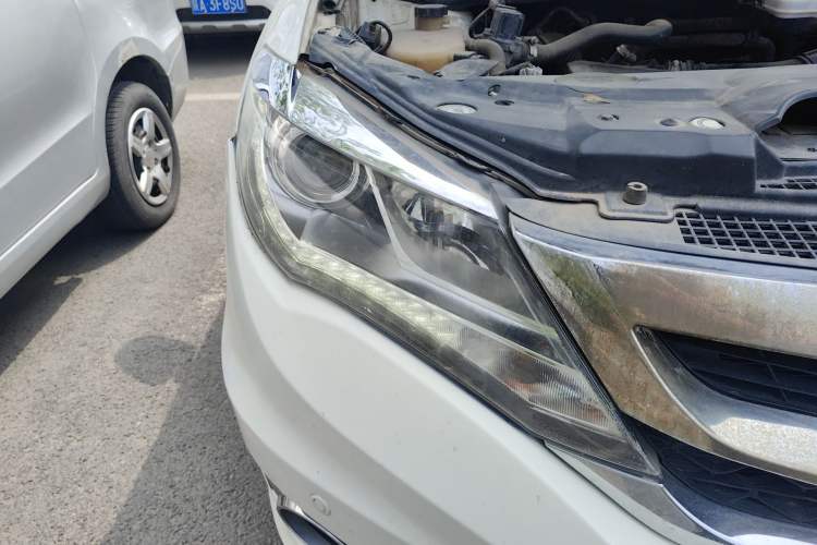 Used BYD S7 2015 2.0T Upgraded Automatic Luxury Version Right Front Headlight