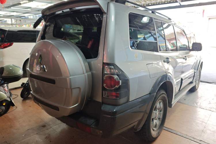 Used Mitsubishi Pajero 2011 V73 3.0L AT GLS Rear Right 45 Deg