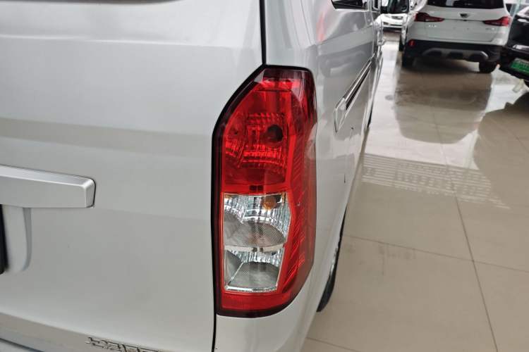 Used Wuling Rongguang V 2016 1.2L Standard Version
