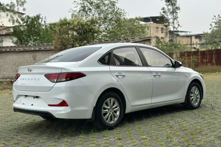 Used Hyundai Celesta 2018 1.6L Automatic GL Enjoyment Edition China VI compliant Rear Right 45 Deg