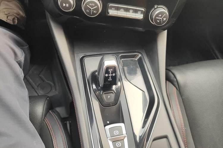 Used Lynk & Co 02 2018 1.5T DCT Two-Wheel Drive Pro Version China V Emission Standard Gear Lever