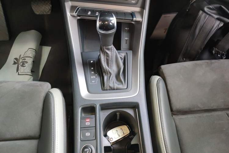 Used Audi Q3 2020 35 TFSI Fashion Dynamic Model Gear Lever