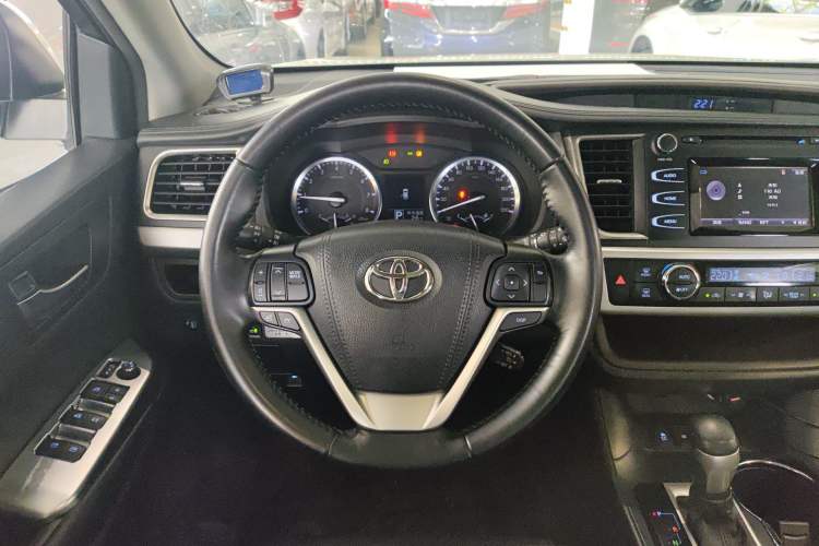 Used Toyota Highlander 2015 2.0T Four-Wheel Drive Luxury Edition 7-Seater Steering Wheel