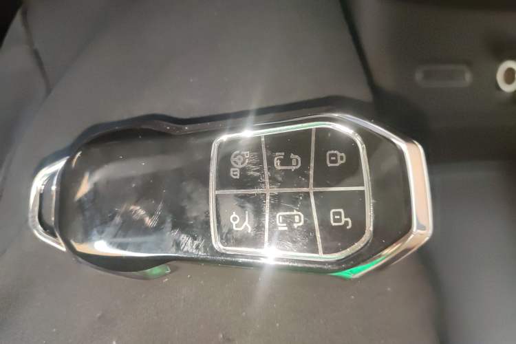 Used XPeng X9 2025 740 Ultra-Long Range Max Vehicle Key