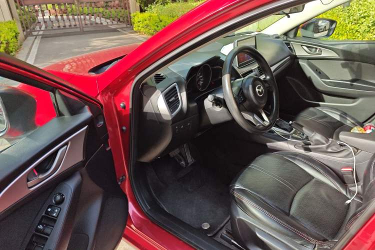 Used Mazda 3 Axela 2017 Sedan 1.5L Automatic Comfort Model Emission Standard China V
