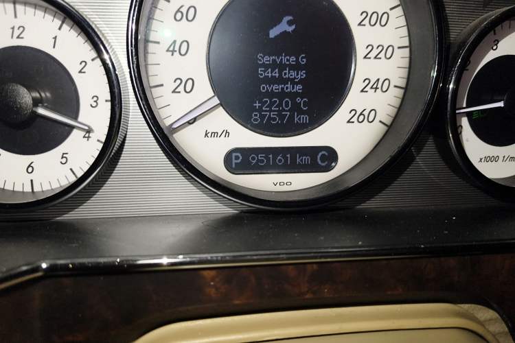 Used Mercedes-Benz CLS 2009 CLS 300 Odometer Close Up