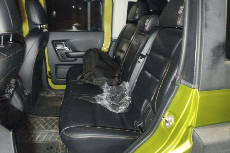 Used BAIC Off-Road BJ40 2016 40L 2.3T Automatic Two-Wheel Drive Prestige Edition Left Rear Seat