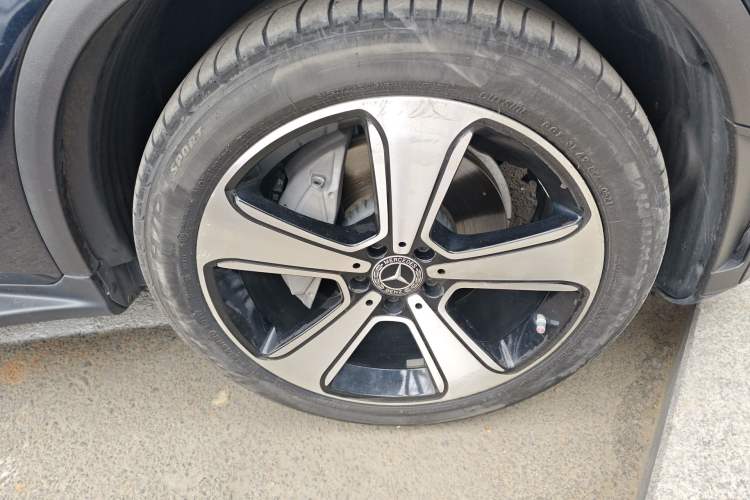 Used Mercedes-Benz GLC 2020 Facelifted GLC 300 L 4MATIC Luxury Edition Right Front Wheel Hub