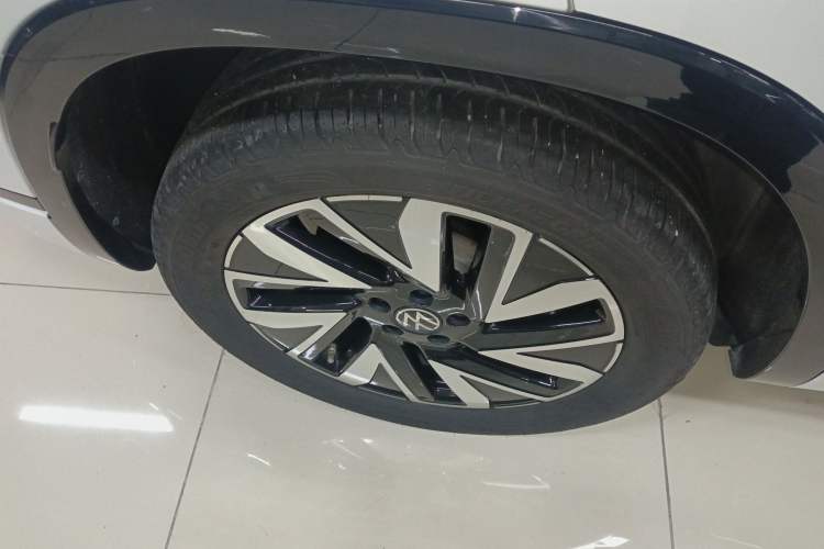 Used Volkswagen Tayron 2023 Revised Version 380TSI All-Wheel Drive R-Line High-Energy Edition Right Rear Wheel Hub