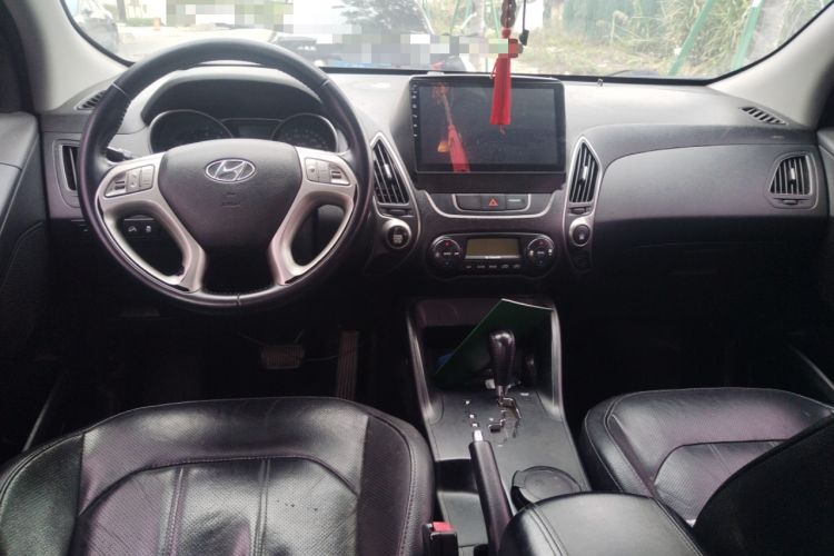 Used Hyundai ix35 2013 2.0L Automatic Two-Wheel Drive Smart GLS China IV Standard Center Console