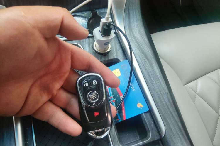 Used Buick GL8 2020 Land Cruiser Executive Class 652T Comfort Model Vehicle Key