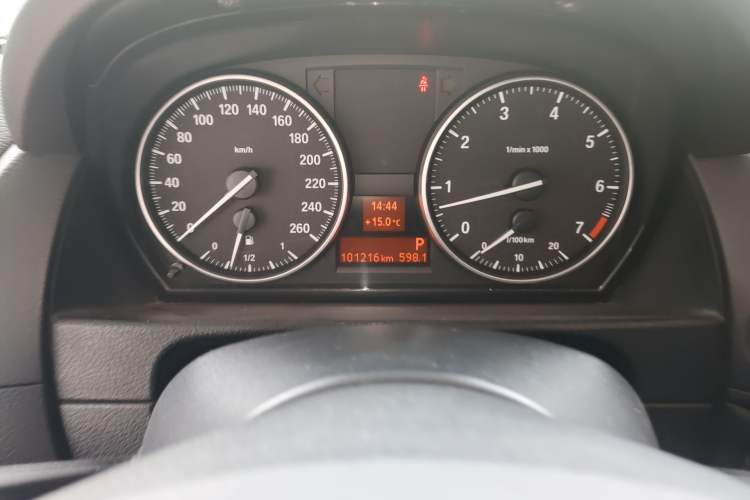 Used BMW X1 2014 sDrive18i Fashion Model Odometer Close Up