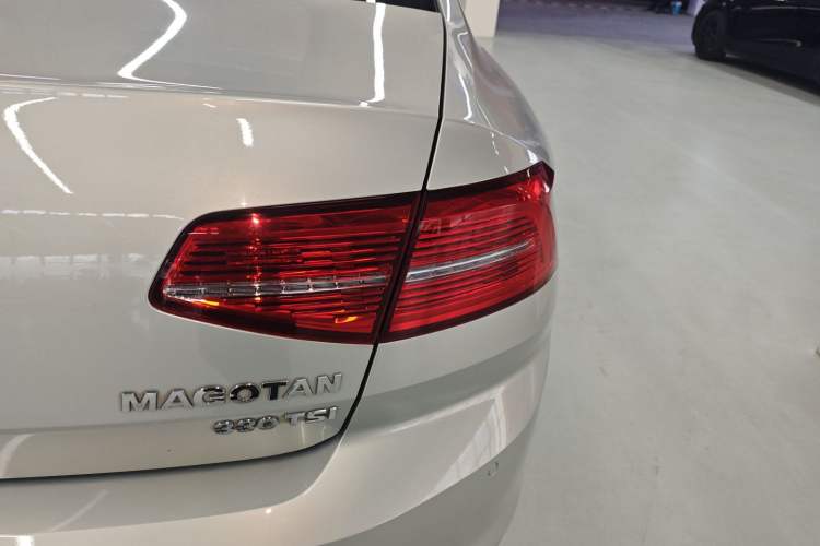 Used Volkswagen Magotan 2018 330TSI DSG Luxury Model
