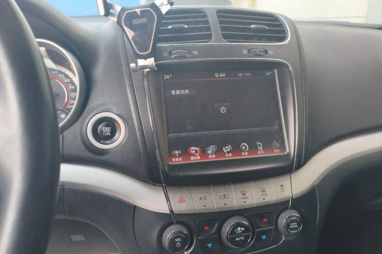 Used Dodge Journey 2013 2.4L Two-Wheel Drive Luxury Version