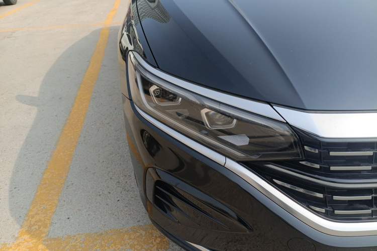 Used Volkswagen Passat 2022 330TSI Luxury Edition Right Front Headlight