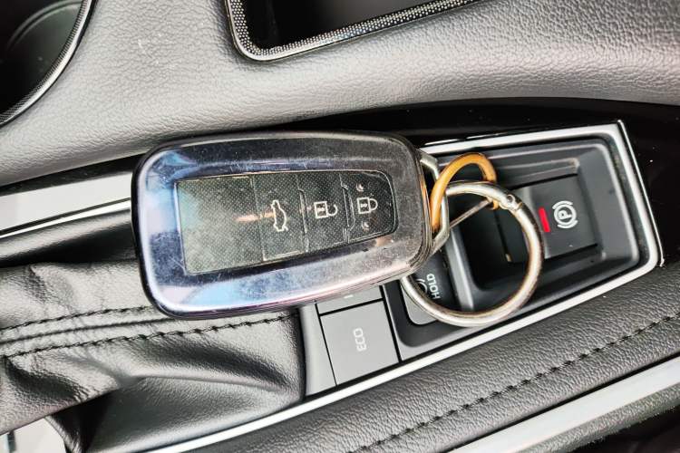 Used Toyota Avalon 2023 Dual-Engine 2.5L Luxury Edition Vehicle Key