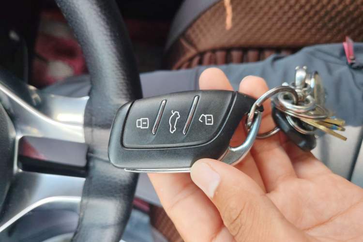 Used Roewe i5 2020 1.5L Manual 4G Connect Luxury Edition Vehicle Key