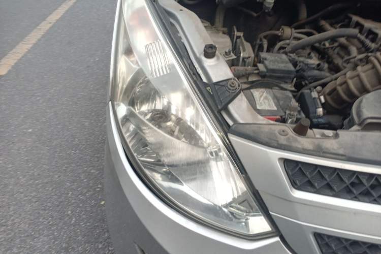 Used Wuling Rongguang V 2016 1.5L Practical Version Right Front Headlight