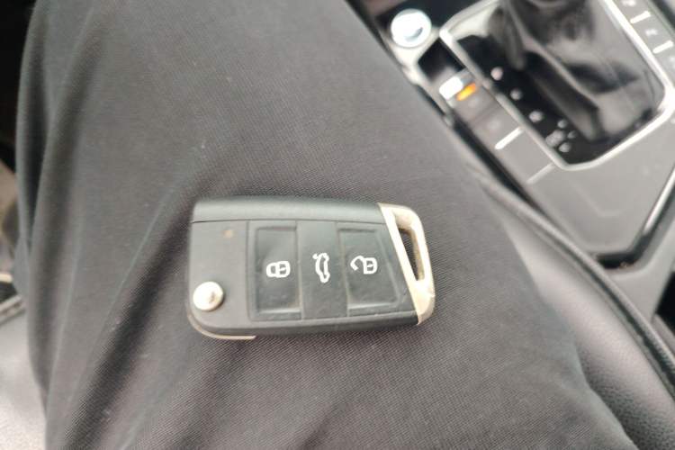 Used Volkswagen Tiguan L 2019 280TSI Automatic Two-Wheel Drive Panoramic Comfort Edition China V Standard Vehicle Key