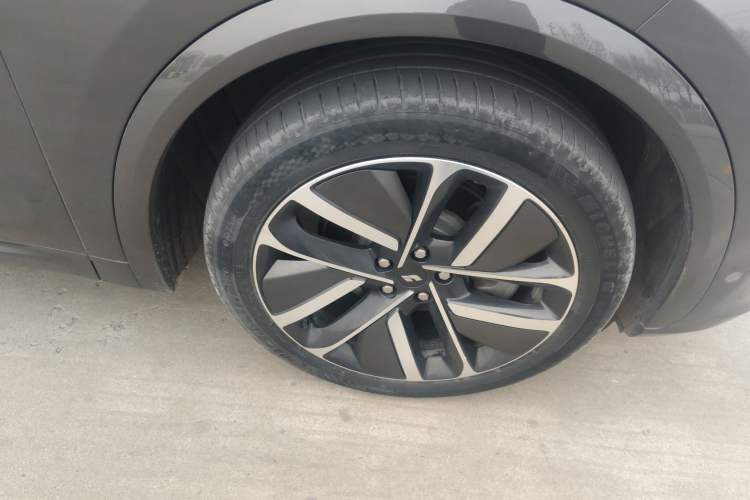 Used Li Auto L7 2023 Max model Right Front Wheel Hub