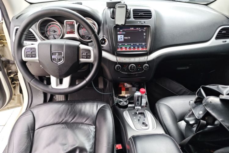 Used Dodge Journey 2014 2.4L Two-Wheel Drive Touring Edition Center Console