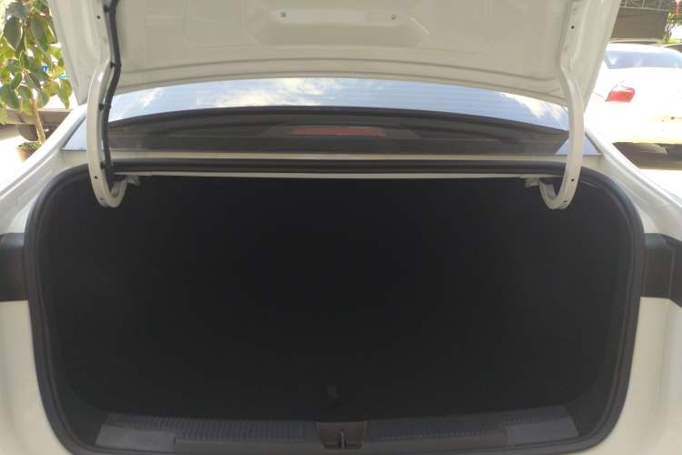 Used Roewe i5 2023 1.5L Manual Comfort Edition
