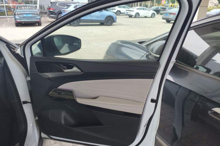 Used Volkswagen ID.6 X 2023 Ultra-Intelligent Long-Range Version