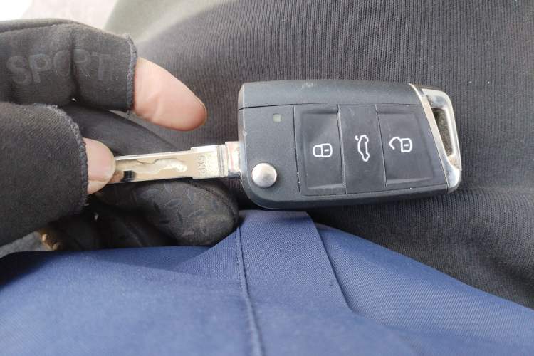 Used Volkswagen Touran 2018 Volkswagen Touran L 280TSI DSG Boundary Edition 7 Seats China V Emission Standard Vehicle Key