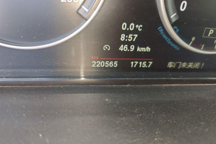 Used BMW 5 Series 2013 530Li Leading Model Odometer Close Up