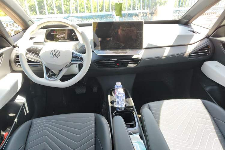 Used Volkswagen ID.3 2025 Smart Model Outstanding Oxygen Edition
