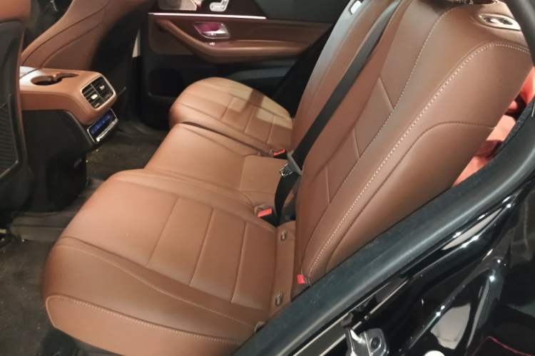 Used Mercedes-Benz GLE 2024 Refreshed GLE 350 4MATIC Stylish Edition Left Rear Seat