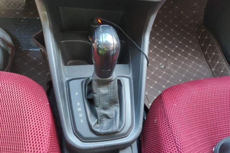 Used Volkswagen Santana 2016 1.6L Automatic Fashion Edition Gear Lever