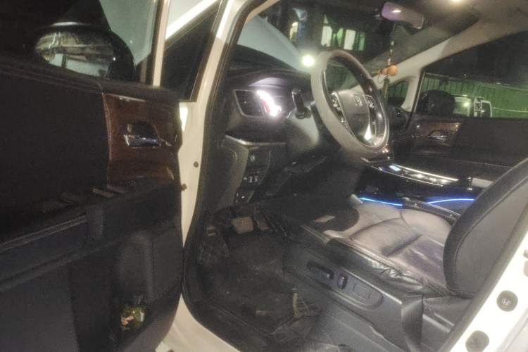 Used Honda Odyssey 2015 Updated Version 2.4L Smart Edition Driver Seat