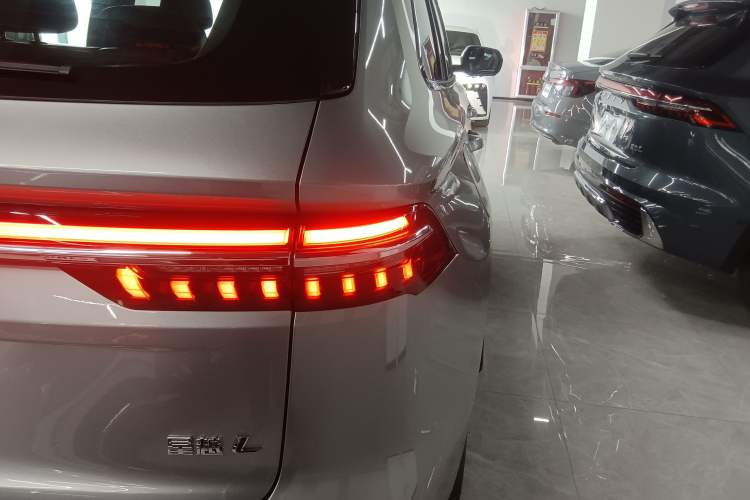 Used Geely Auto Monjaro L 2021 2.0TD DCT EVO Two-Wheel Drive Prestige Version Right Rear Taillight