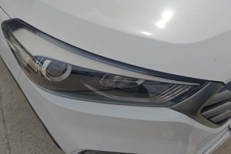 Used Hyundai Tucson 2015 1.6T Dual-Clutch Two-Wheel-Drive Smart Model Right Front Headlight