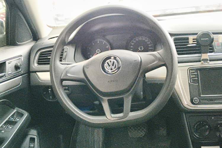 Used Volkswagen Lavida 2017 1.6L Automatic Fashion Edition Steering Wheel