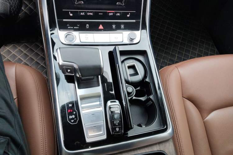 Used Audi Q7 2021 45 TFSI quattro S line Sport model Gear Lever