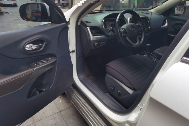 Used Jeep Cherokee 2014 2.4L Elite Edition Driver Seat