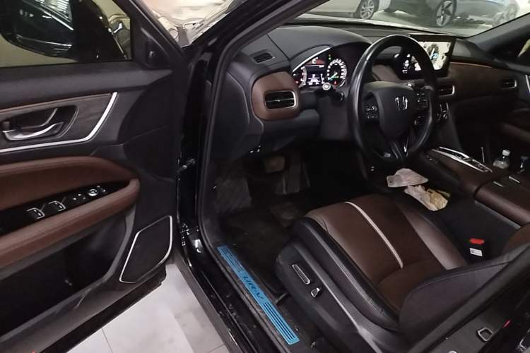 Used Honda UR-V 2023 370TURBO Two-Wheel-Drive Luxury Edition
