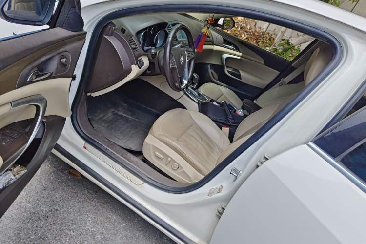 Used Buick Regal 2012 2.4L SIDI Elite Edition Driver Seat